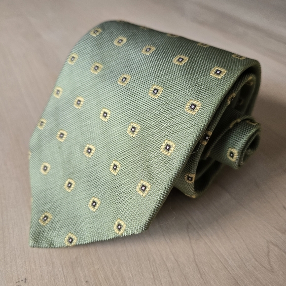 Brooks Brothers Green Tie with Yelloe Patterns - Picture 1 of 7